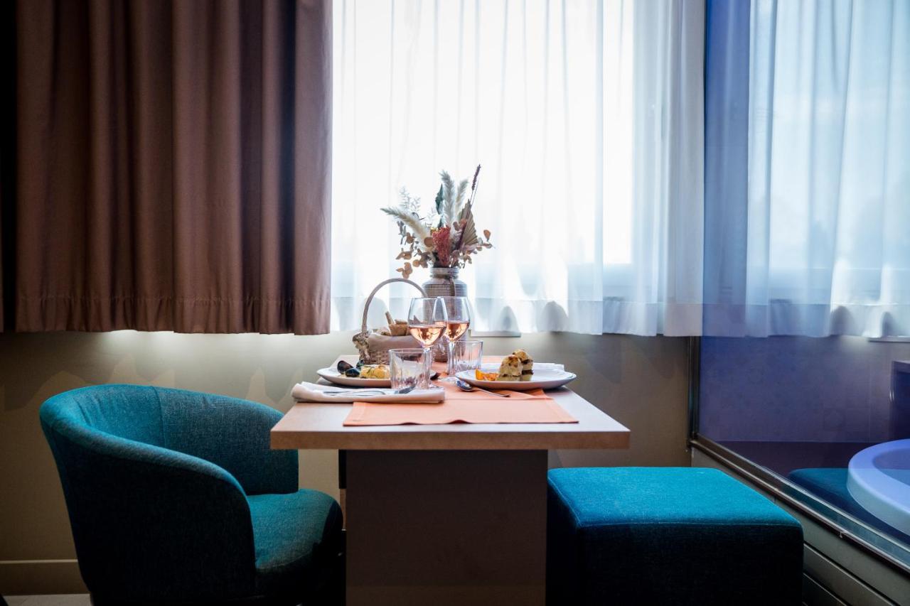 Felix Hotel Valls Bagian luar foto