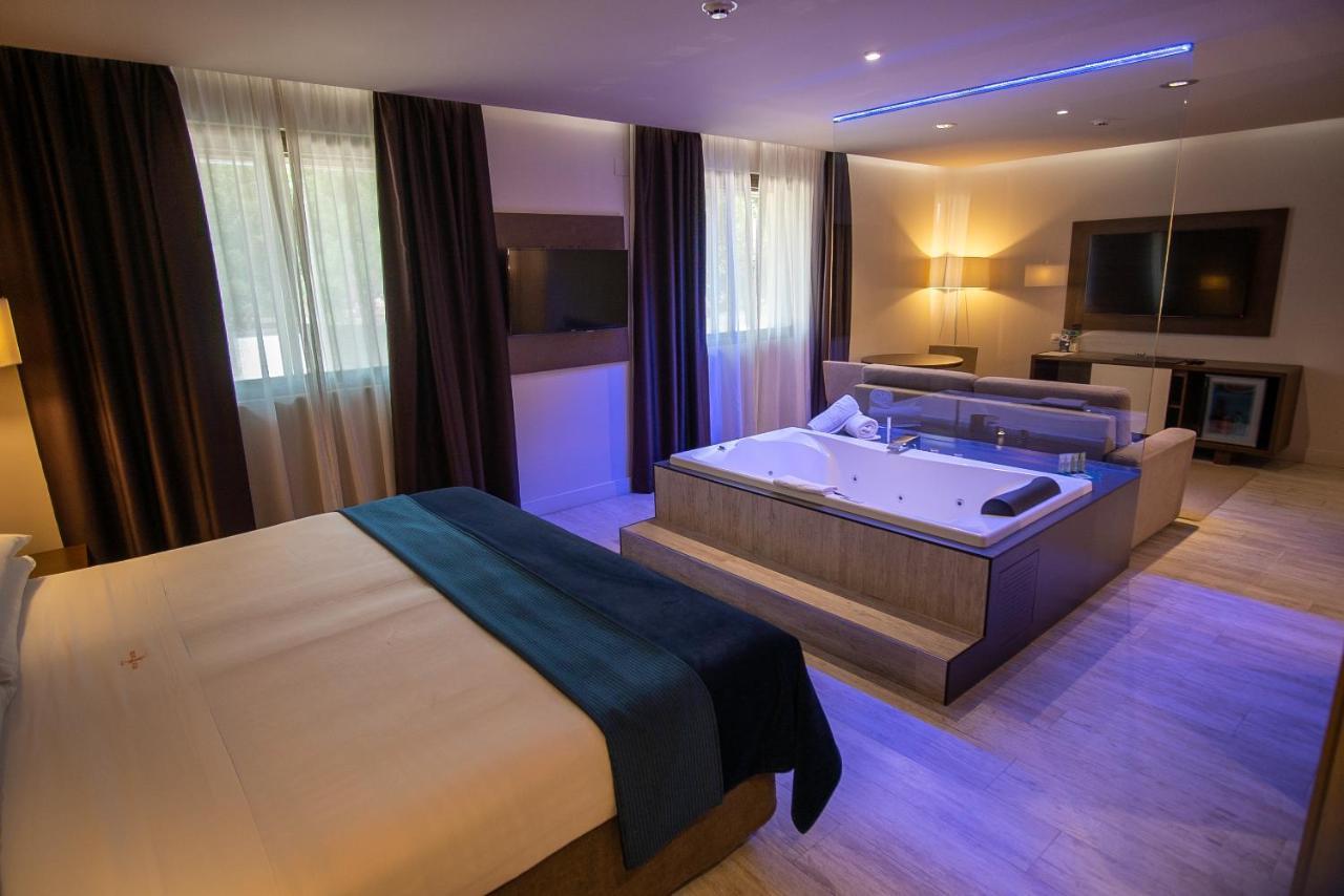 Felix Hotel Valls Bagian luar foto