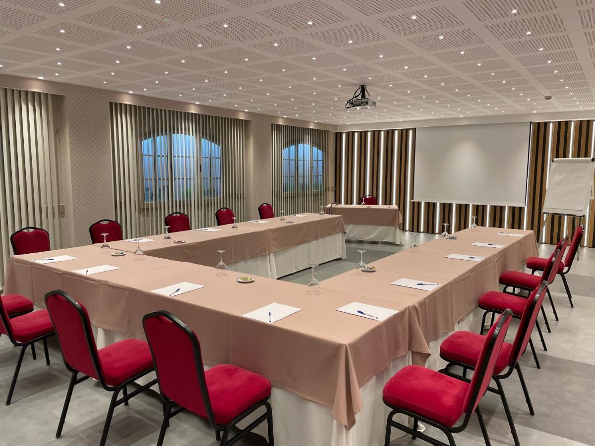 Felix Hotel Valls Bagian luar foto