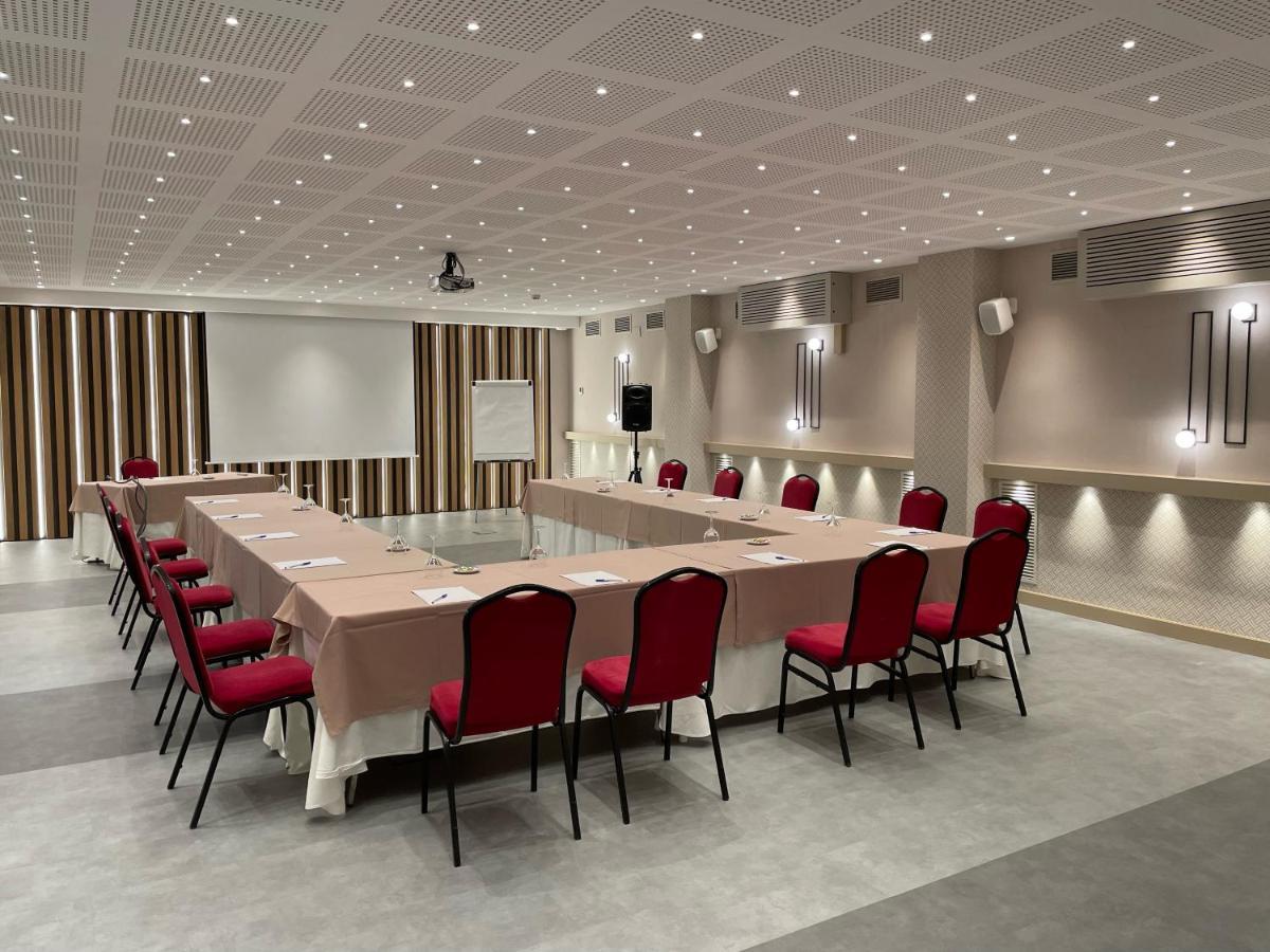 Felix Hotel Valls Bagian luar foto