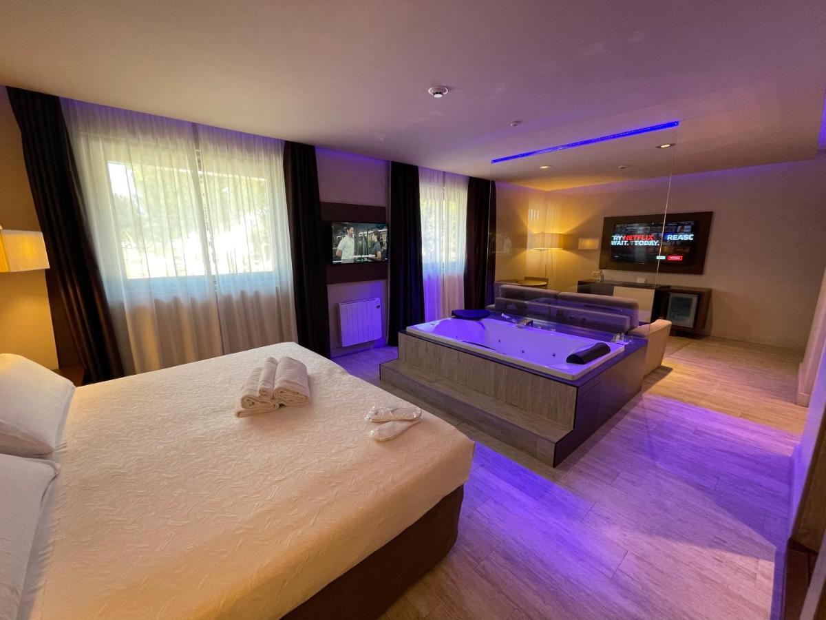 Felix Hotel Valls Bagian luar foto