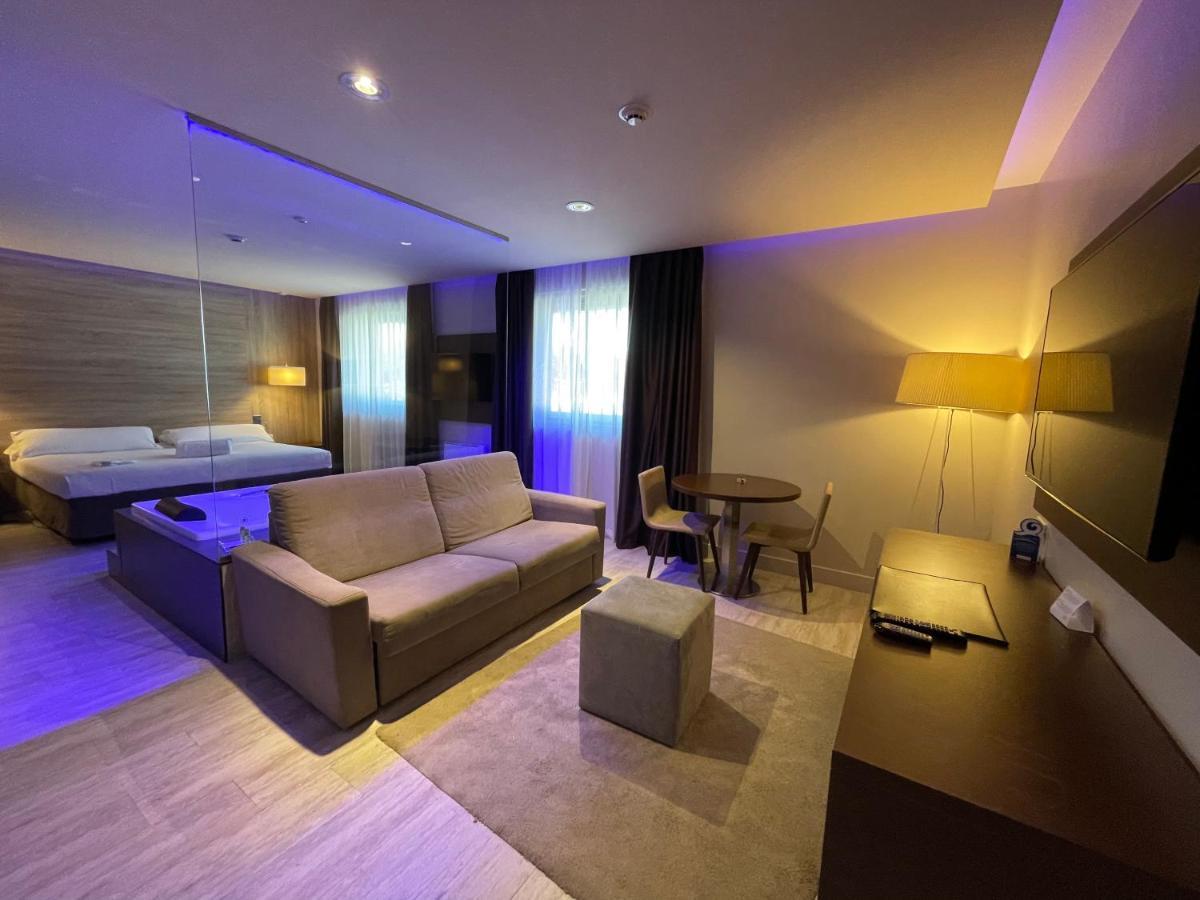 Felix Hotel Valls Bagian luar foto