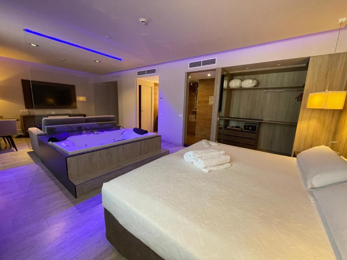 Felix Hotel Valls Bagian luar foto