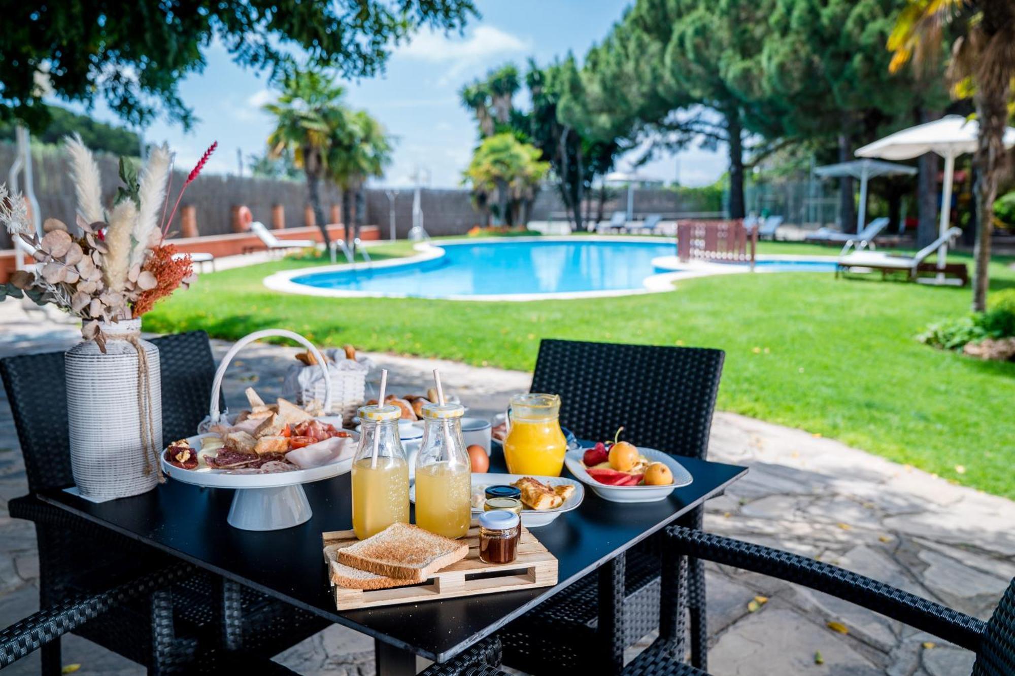 Felix Hotel Valls Bagian luar foto