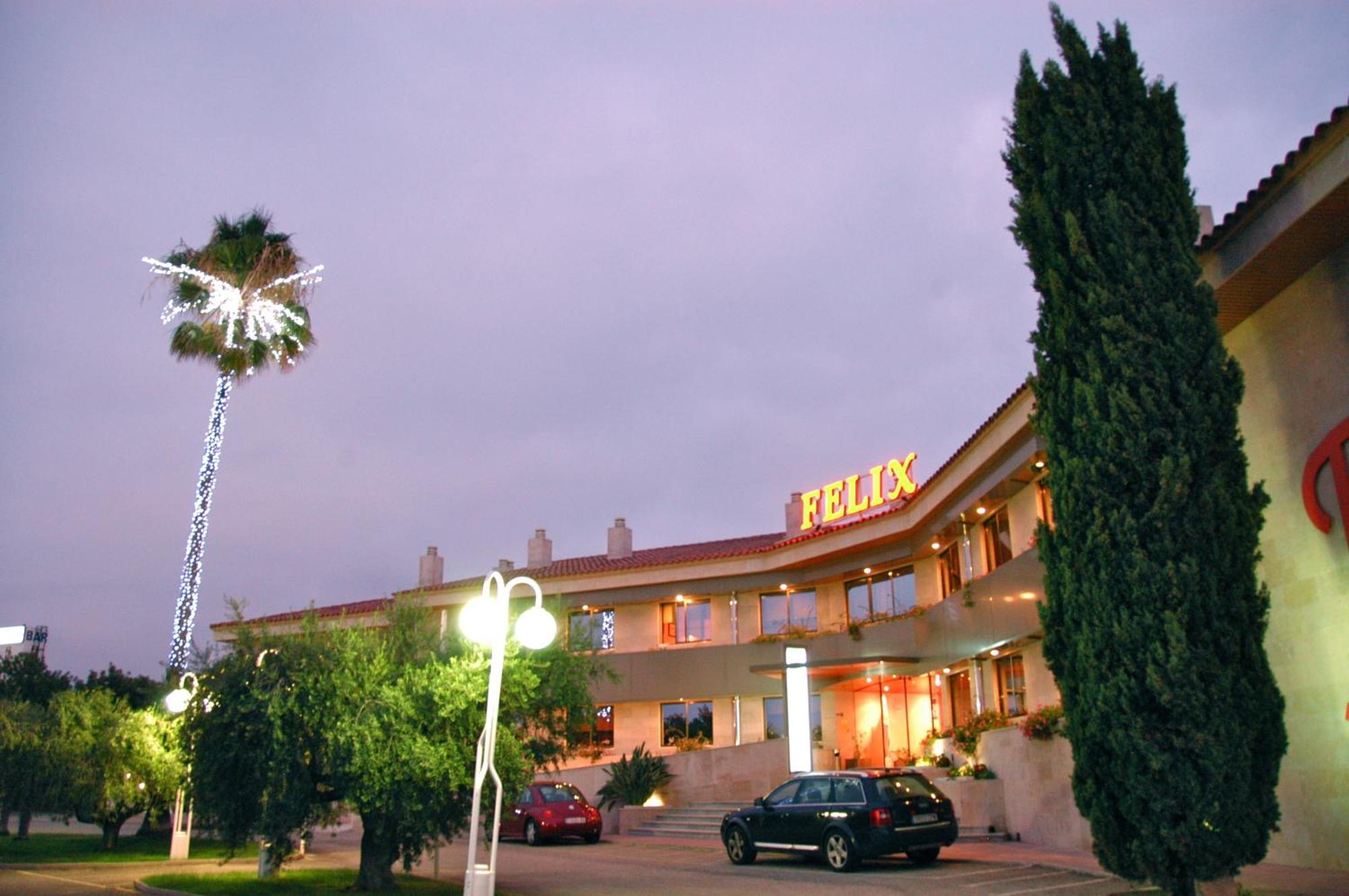Felix Hotel Valls Bagian luar foto