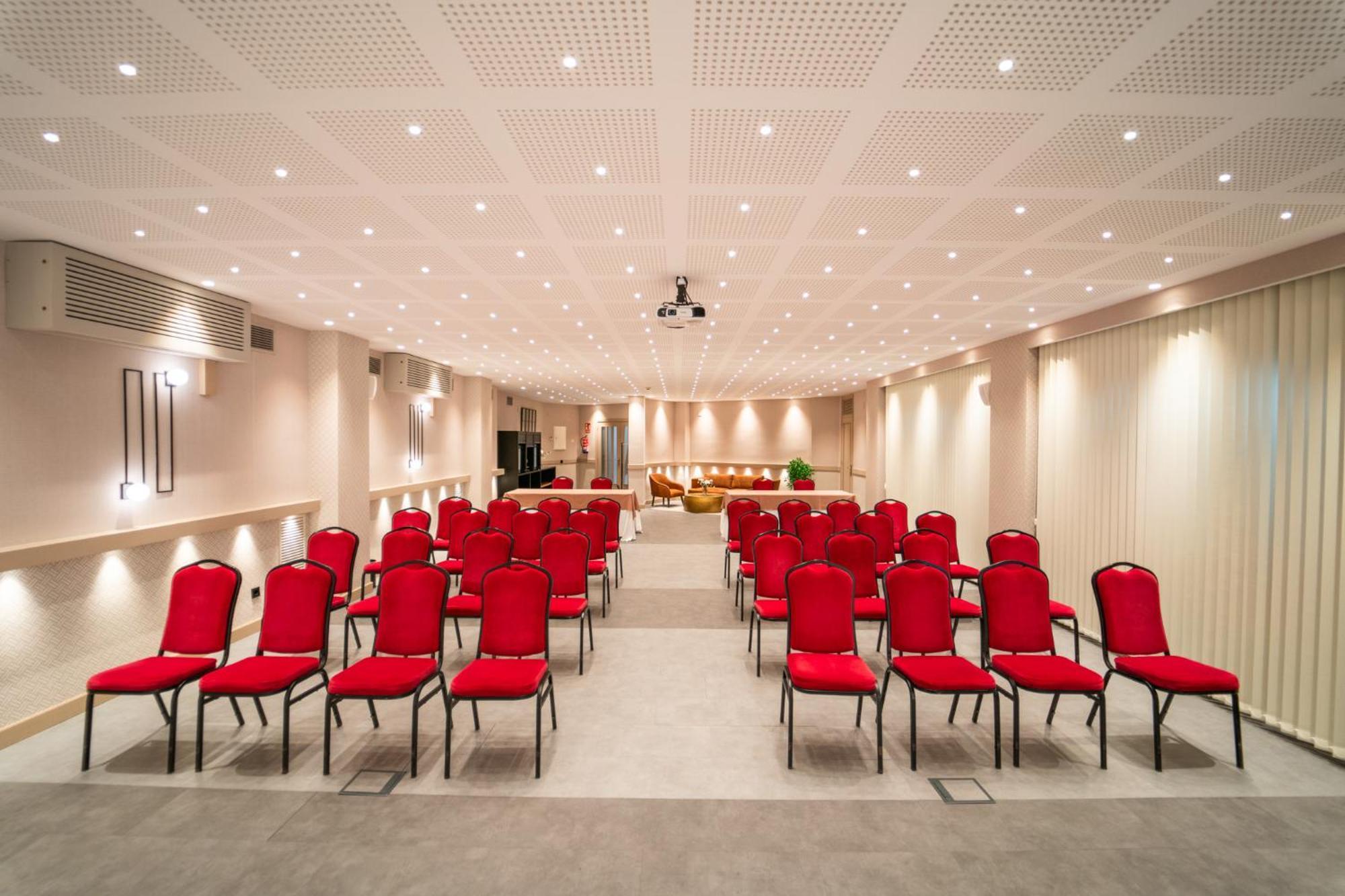 Felix Hotel Valls Bagian luar foto