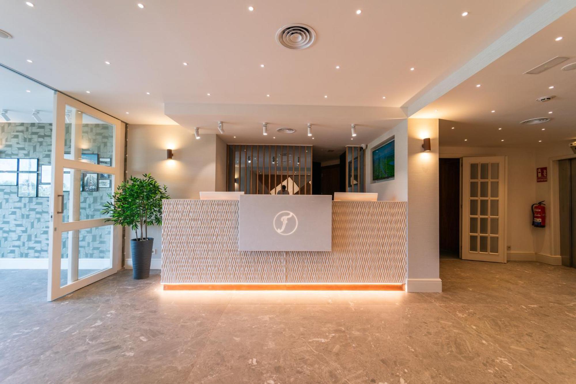 Felix Hotel Valls Bagian luar foto