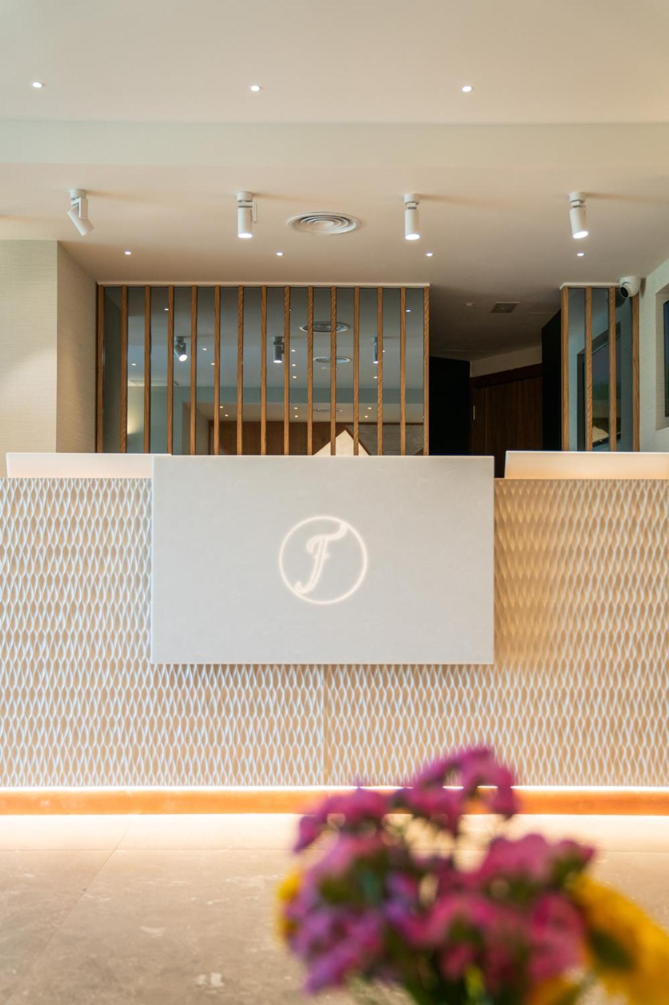 Felix Hotel Valls Bagian luar foto