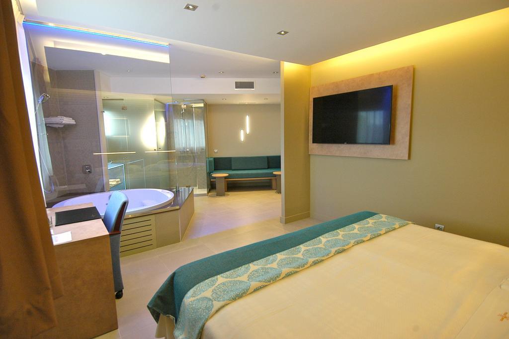 Felix Hotel Valls Bagian luar foto